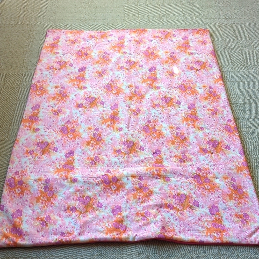 Vintage Handmade 60s/70s Girlie Pink Floral Polyester Floral Throw Blanket Quilt - Picture 3 of 5